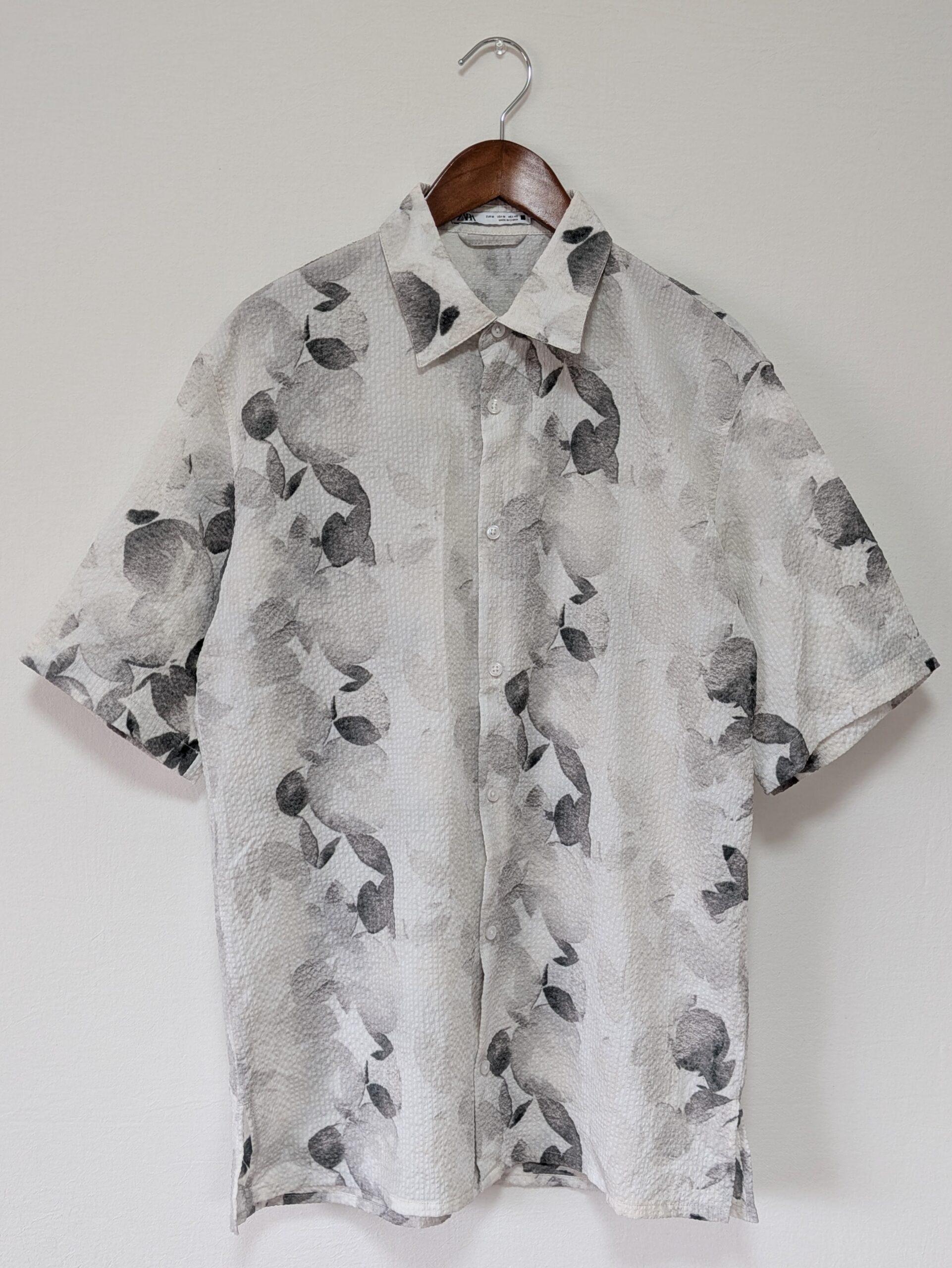 【ZARA】シアサッカー半袖シャツ 総柄アート - 画像 (2)